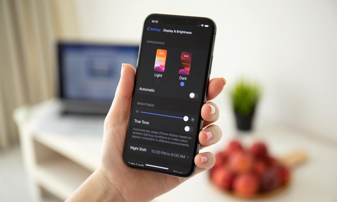 Funguje dark mode u&nbsp;mobilních emailových klientů?