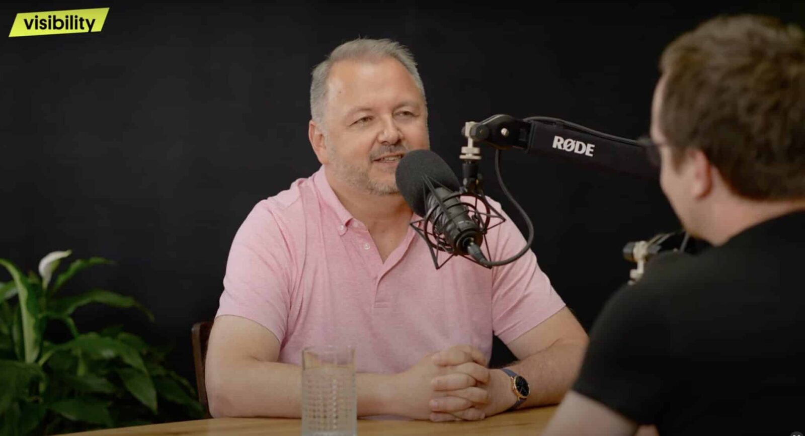 René Jež: Nejlukrativnější byznys 90.&nbsp;let? Léky, zbraně a&nbsp;telefonní seznamy!